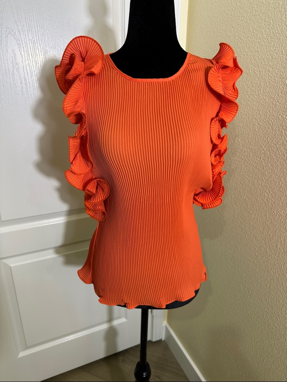 Milk & Honey Ruffle Sleeve Pleated Ribbed Top - Orange. Size Small